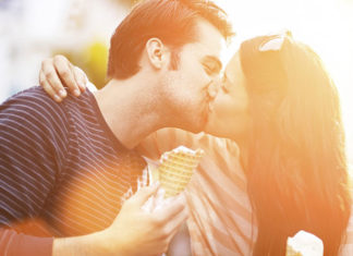 W jaki sposób całować się z chłopakiem?