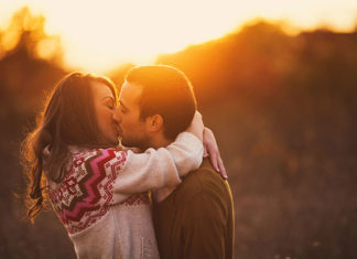 W jaki sposób całować się z języczkiem?