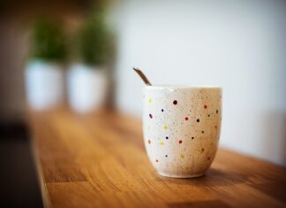 Czy można pić z łyżeczką? Czy można pić z łyżeczką?