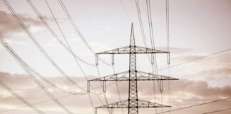 Jakie jest napięcie w zapalniczce samochodowej?