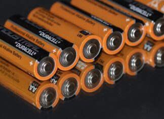 Czy można ładować telefon przez USB w samochodzie?