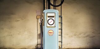 Ile spala paliwa Bugatti Chiron?