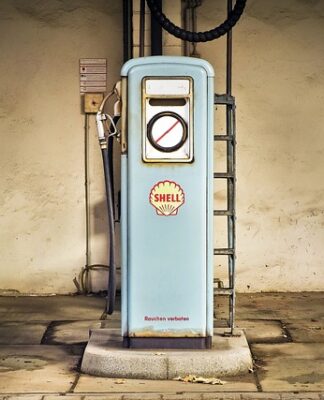 Ile spala paliwa Bugatti Chiron?