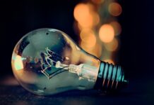 Jak powinna być włożona żarówka H7?