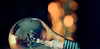 Jak powinna być włożona żarówka H7?