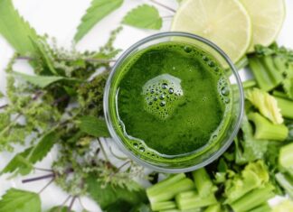 Jak usunąć kropki farby z lakieru?