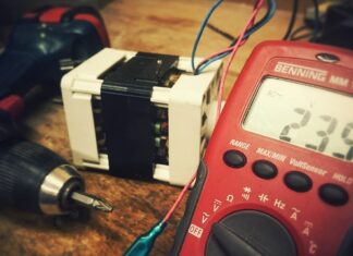 Ile amper jest w gniazdku 230V?