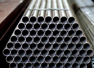 Roboty AMR w e-commerce live – jak wspierają dynamiczne kompletowanie zamówień podczas transmisji sprzedażowych? roboty AMR